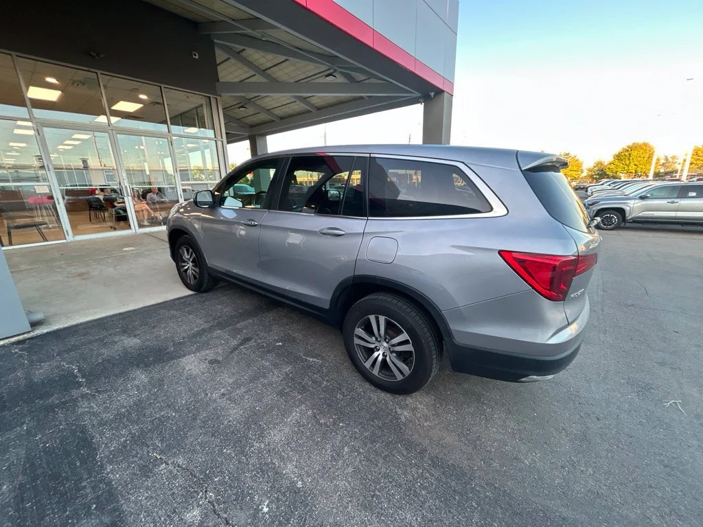 Used 2017  Honda EX-L image 5