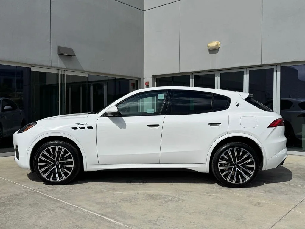 Used 2025 Bianco Maserati Modena image 5