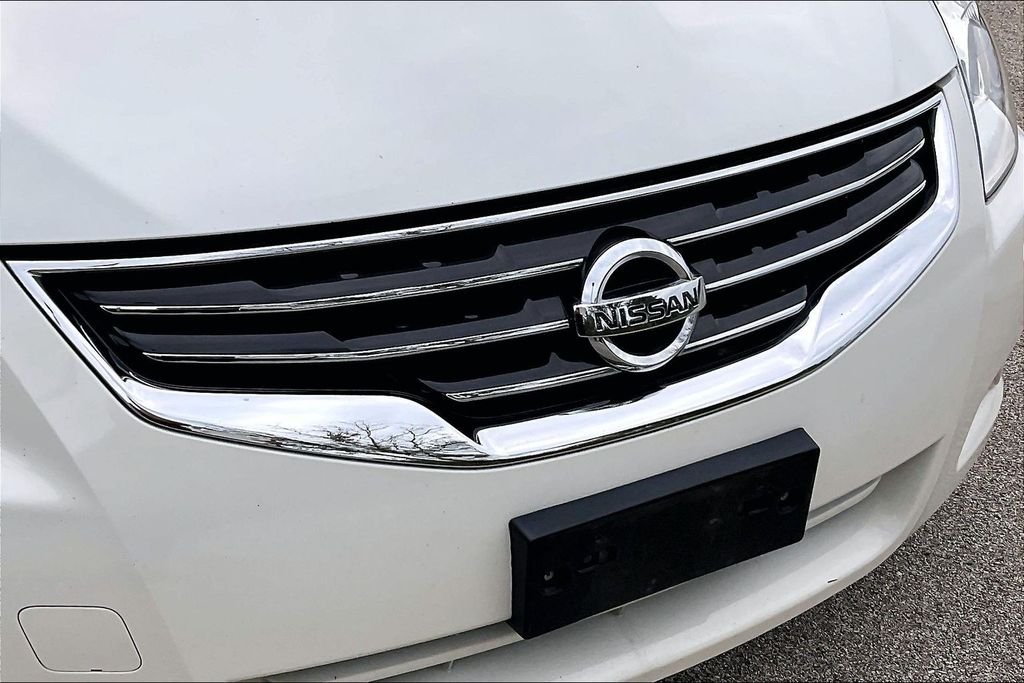 Used 2012 White Nissan 2.5 S image 28