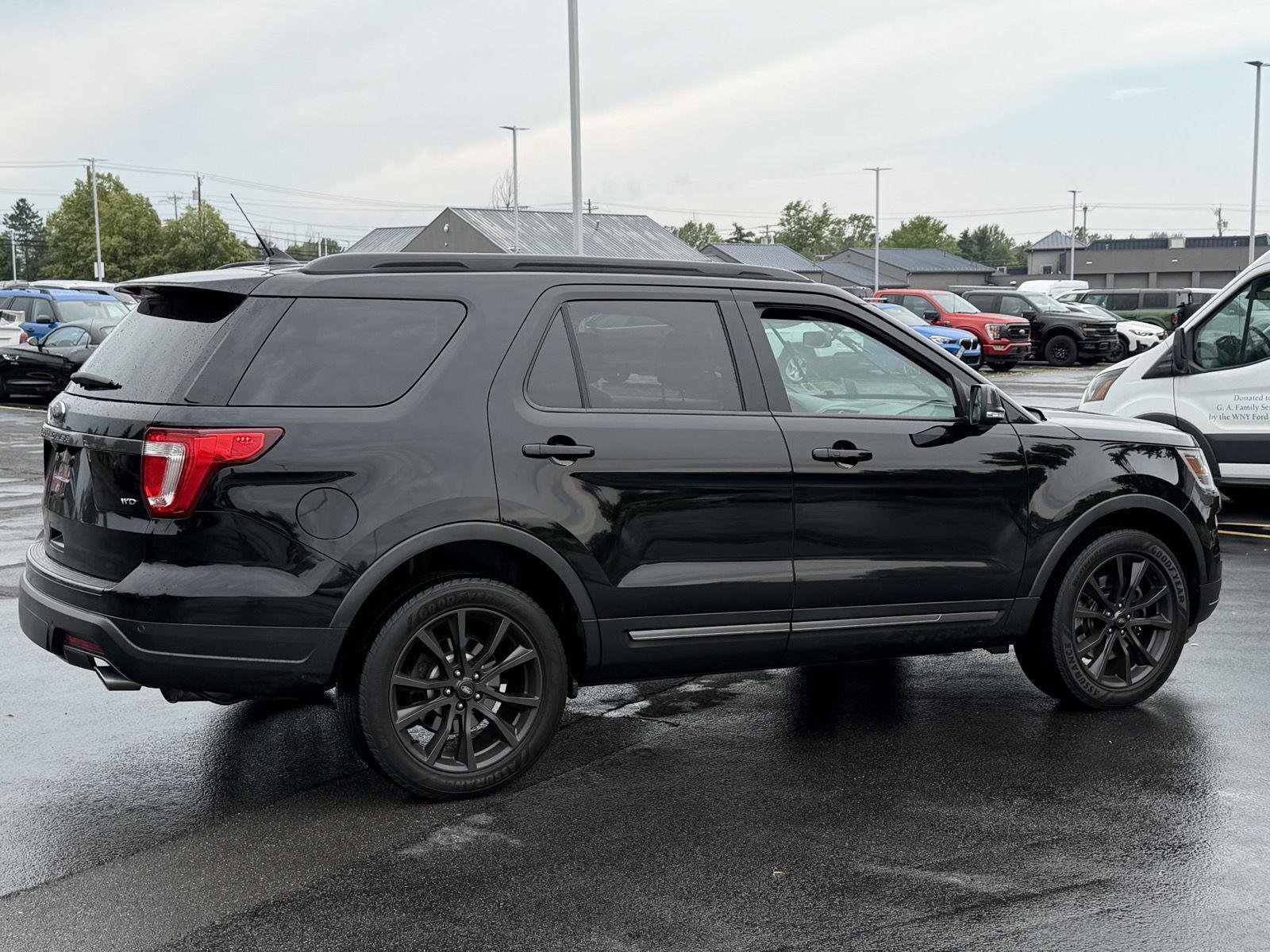 Used 2018 Shadow Black Ford XLT image 5