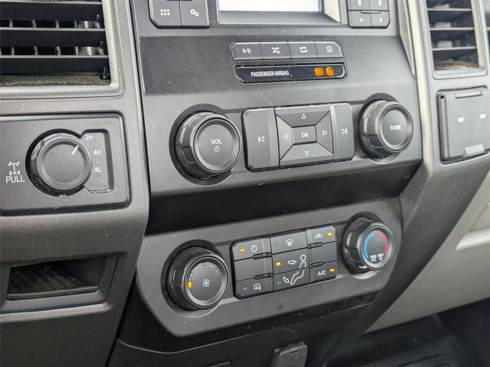 Used 2022 Oxford White Ford XL image 21