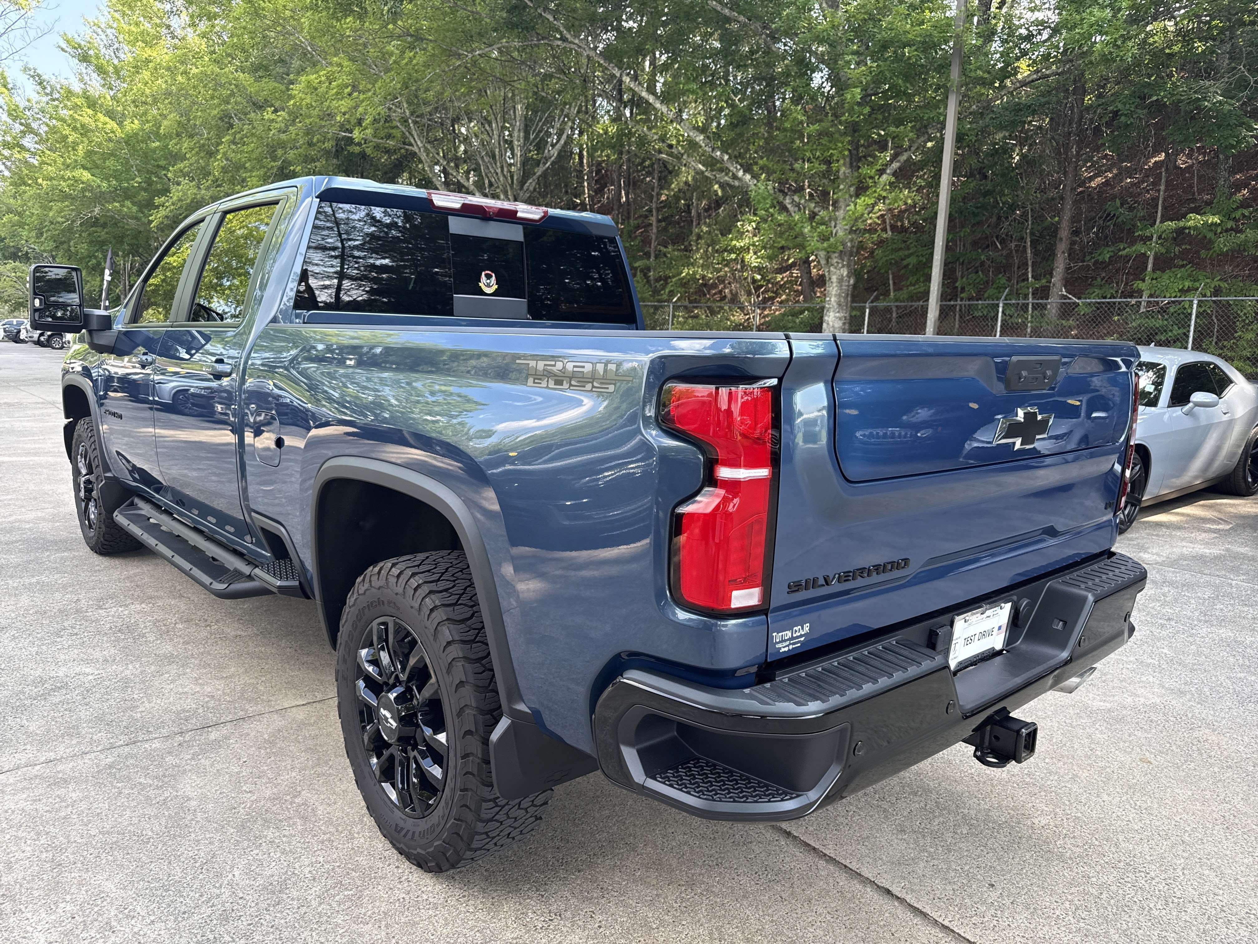 Used 2025 Lakeshore Blue Metallic Chevrolet LT image 5