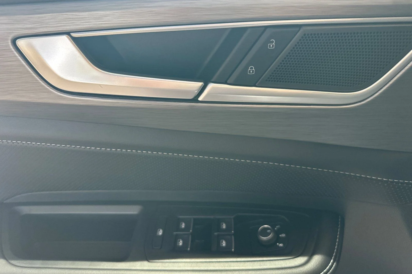 New 2026 Black Volkswagen 2.0T SE image 9