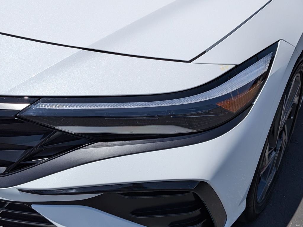 2026 Hyundai Elantra Limited - Photo 9