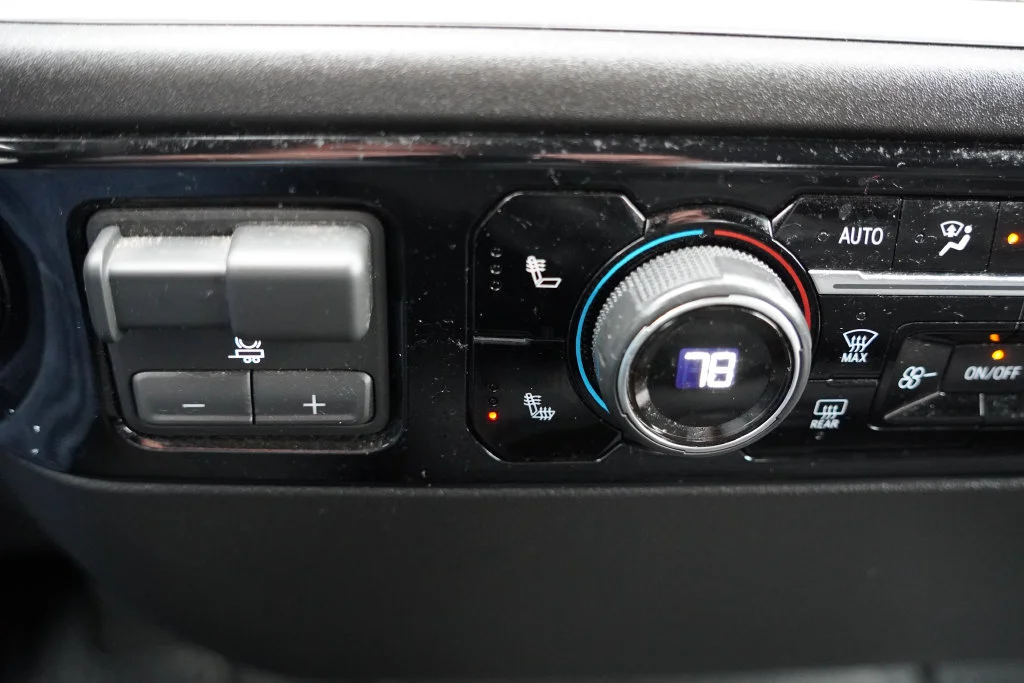 Certified Used 2025 Summit White Chevrolet LT image 29