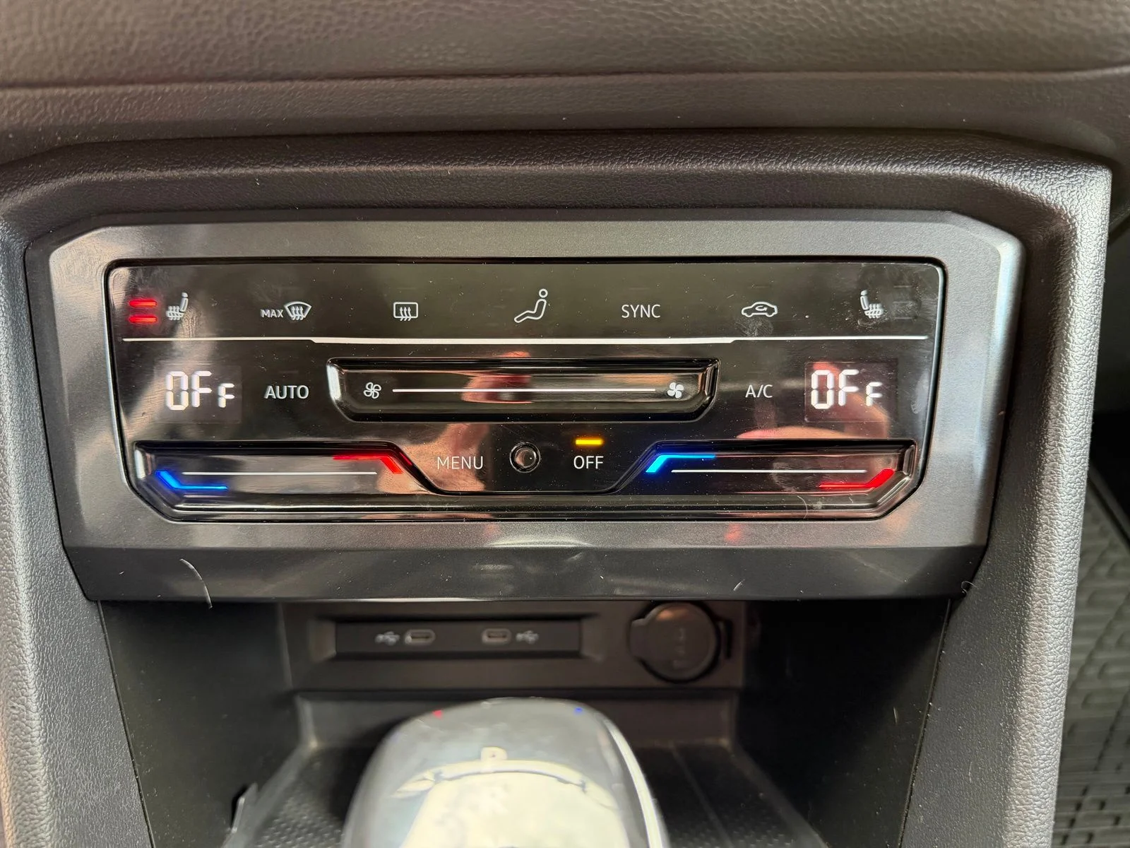 Used 2022  Volkswagen 2.0T SE image 20