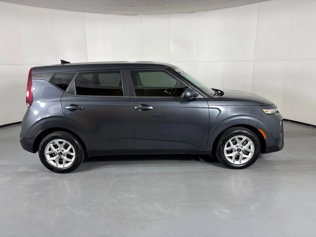 Used 2022 Gray Kia LX image 9