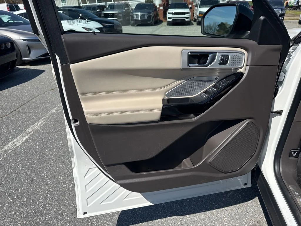 Used 2021 White Ford Platinum image 29