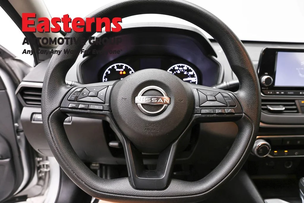 Used 2023 Silver Nissan 2.5 S image 10