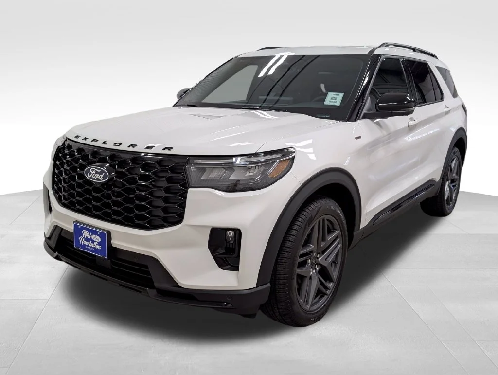 New 2027 Star White Metallic Tri-Coat Ford ST-Line image 17