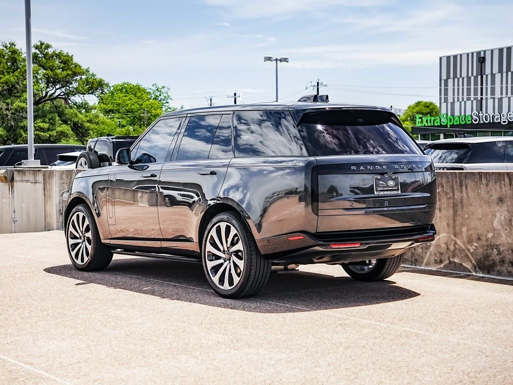 Used 2025 Gray Land Rover SE image 7