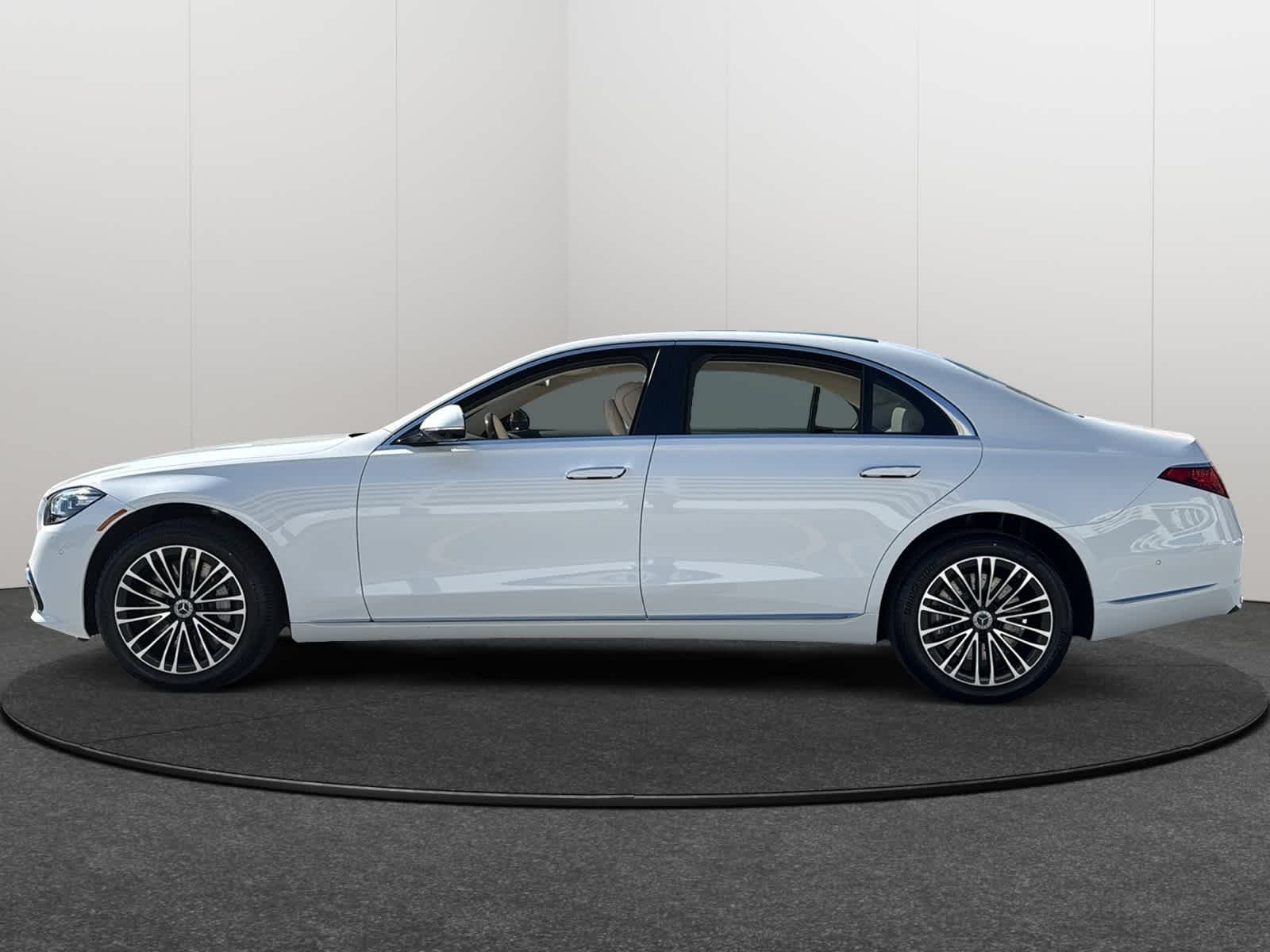 New 2026 MANUFAKTUR Moonlight White Metallic Mercedes-Benz S 580 image 3