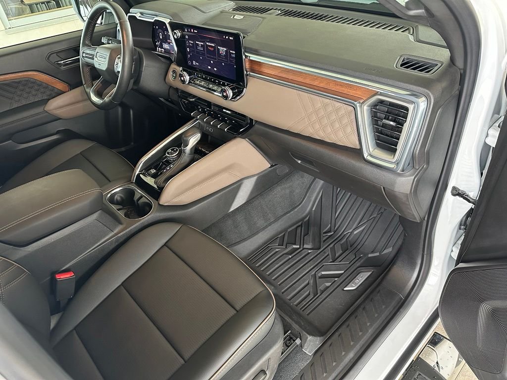 Used 2023 White GMC Denali image 36