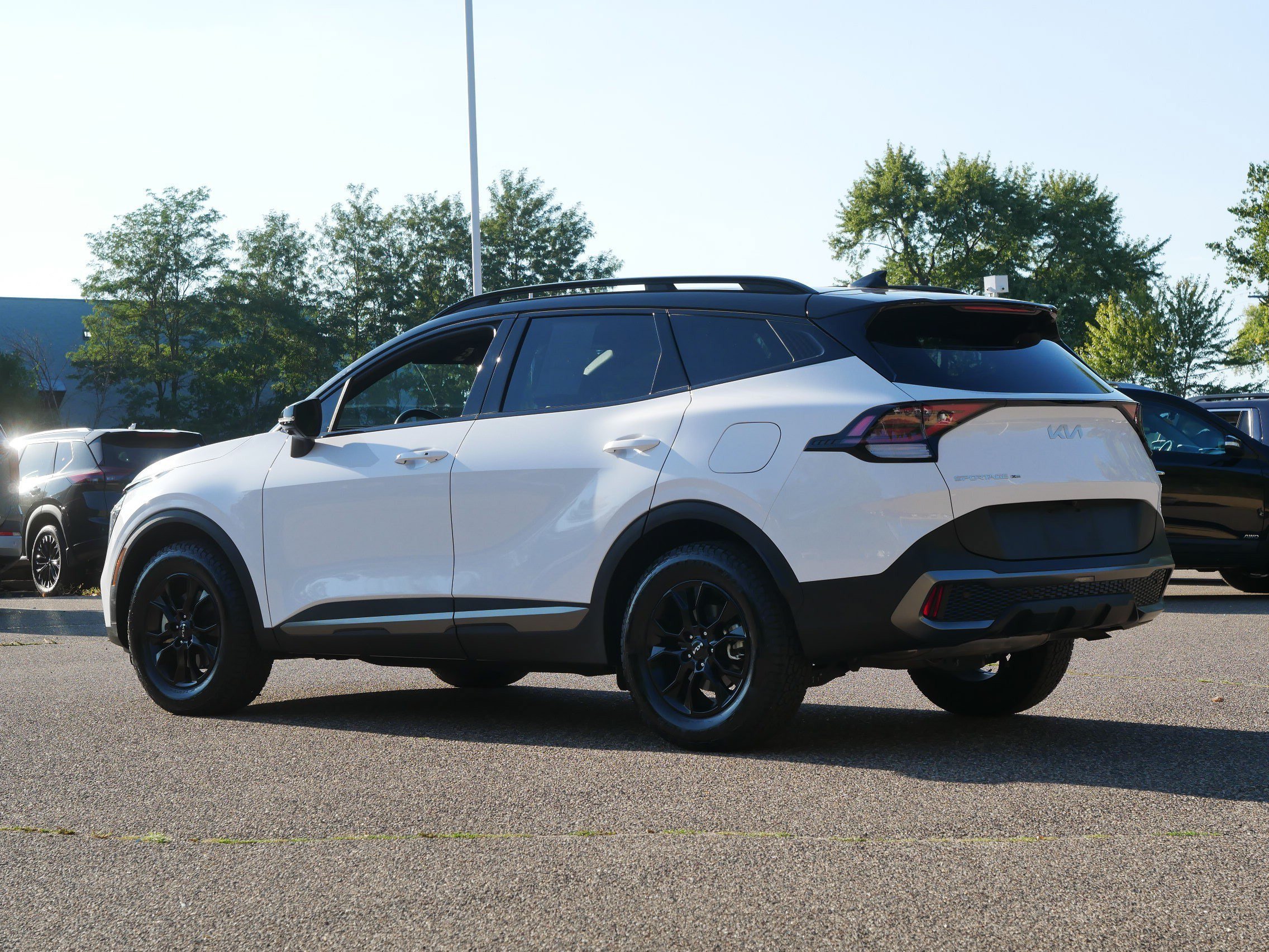 Used 2024 Glacier White Pearl/Ebony Black Roof Kia X-Pro Prestige image 5