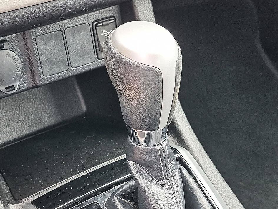 Used 2018  Toyota L image 25