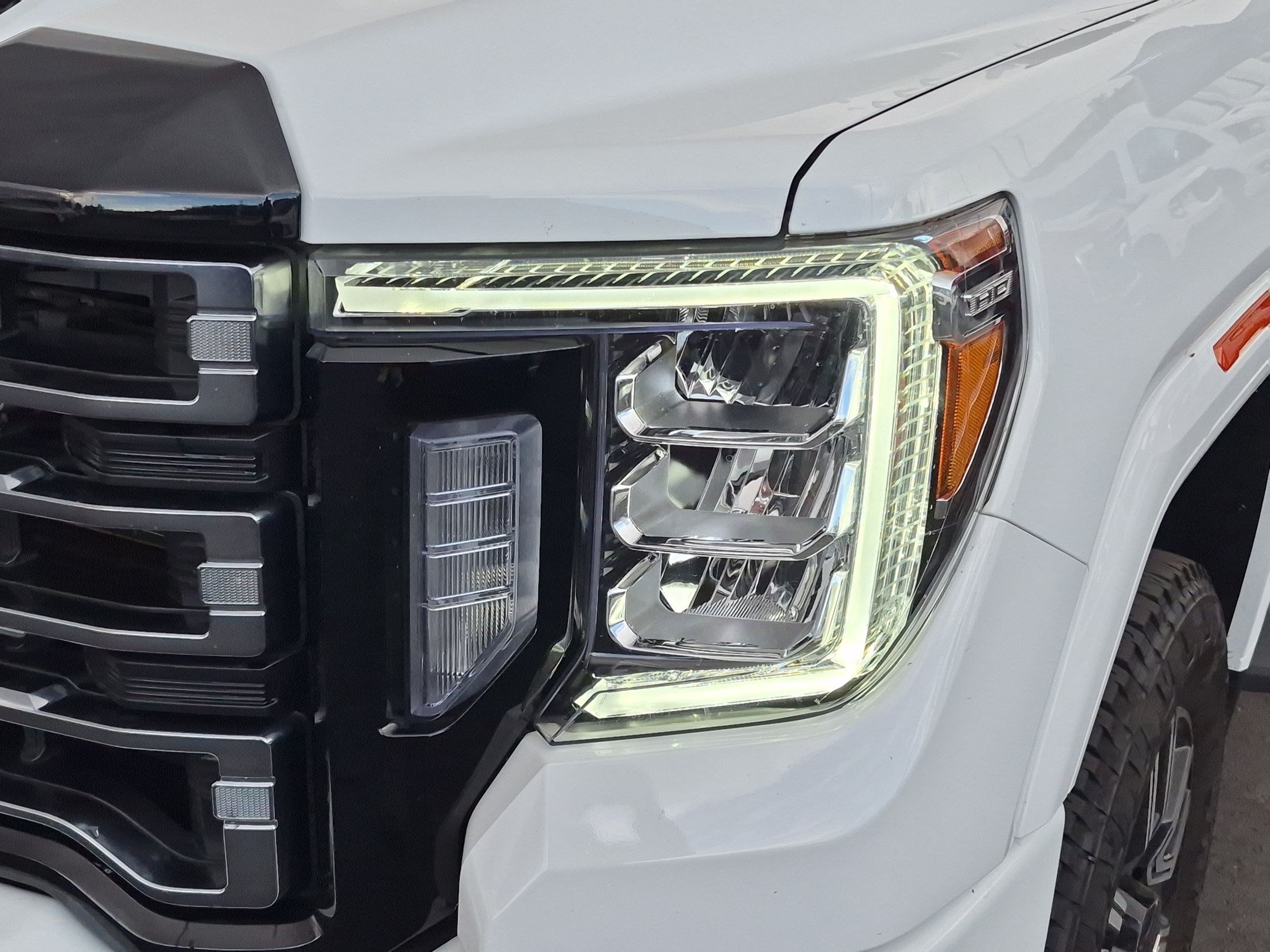 Used 2022 Summit White GMC AT4 image 10