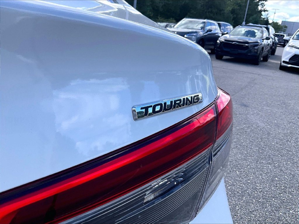 Used 2022 White Honda Touring image 29