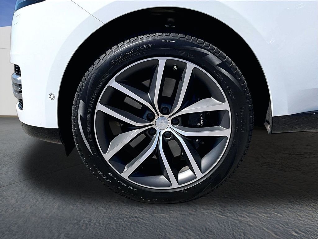 Used 2025 White Land Rover Autobiography image 11