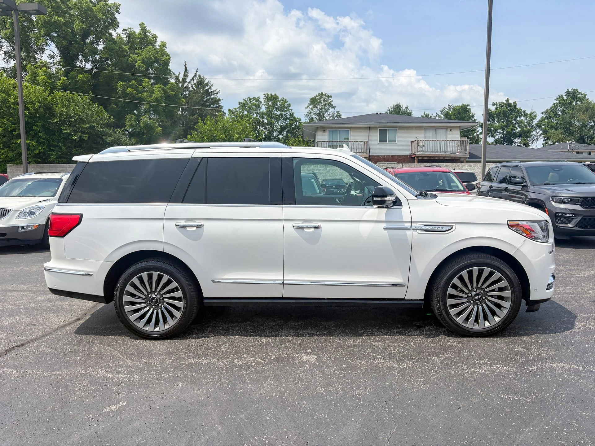Used 2019 White Lincoln Reserve image 19