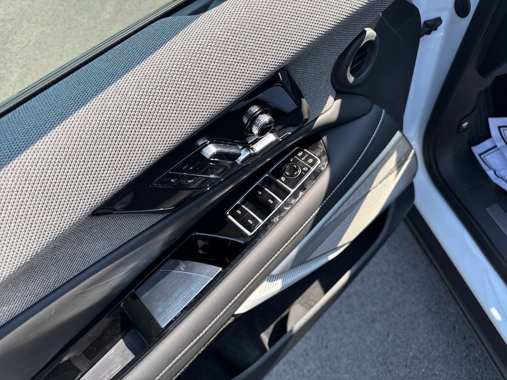 2027 Cadillac OPTIQ Luxury - Photo 13