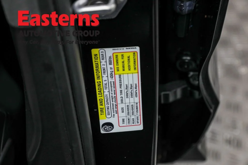 Used 2019 Black Volvo T5 Momentum image 36