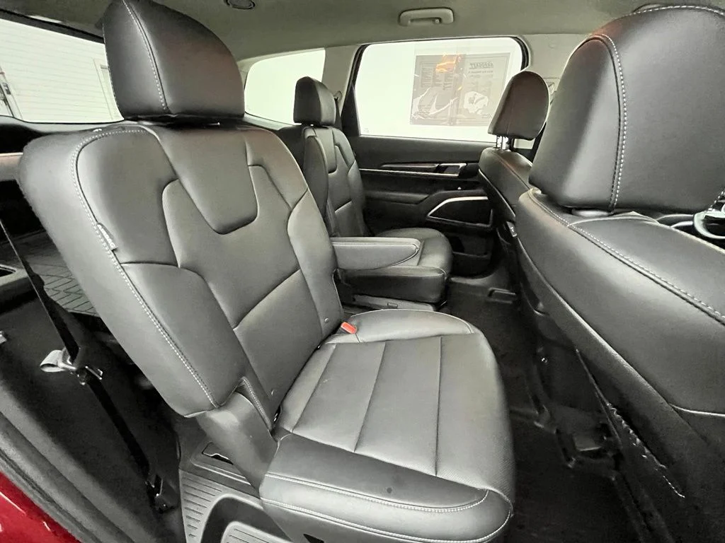 Used 2024 Red Kia S image 34