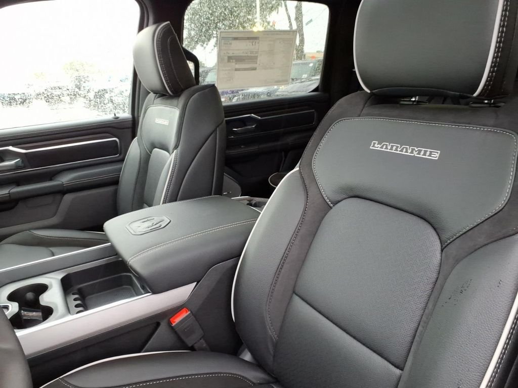 New 2027 Diamond Black Crystal Pearl-Coat Exterior Paint RAM Laramie image 9