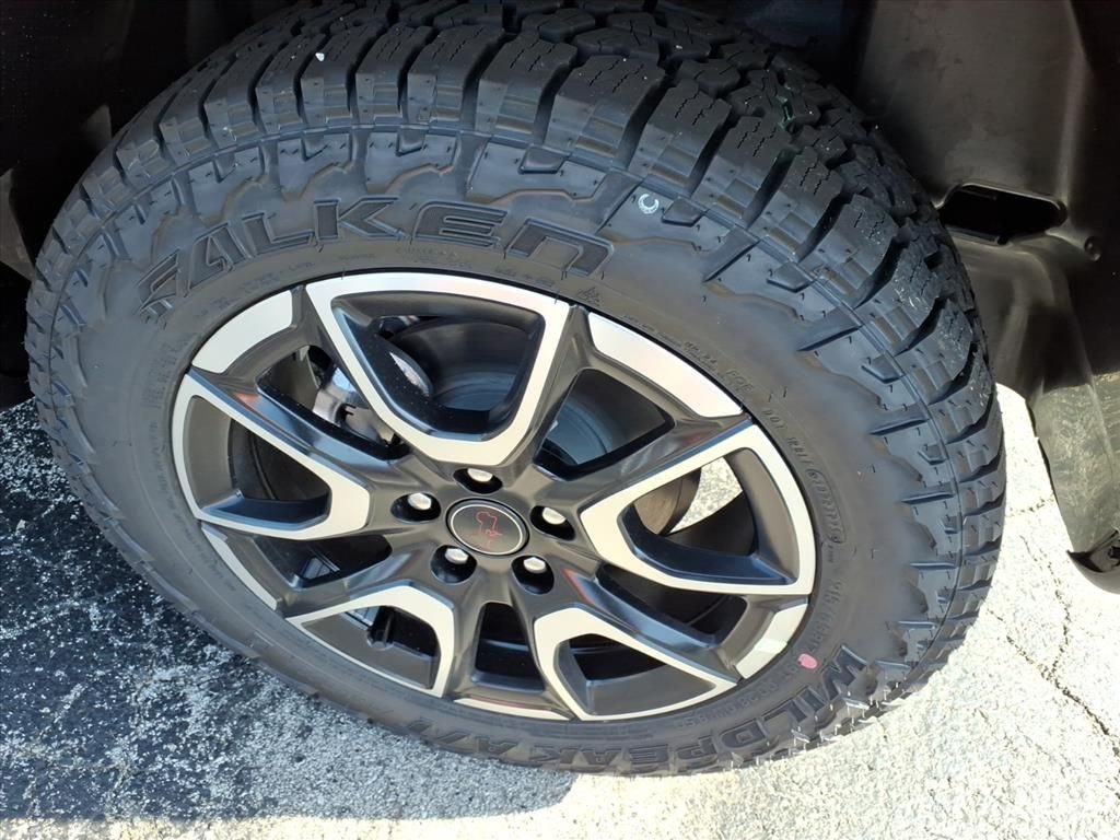 New 2026 Diamond Black Crystal Pearl-Coat Exterior Paint Jeep Trailhawk image 5