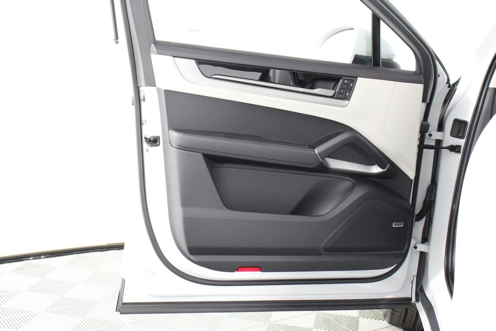 New 2026 Carrara White Metallic Porsche S image 20