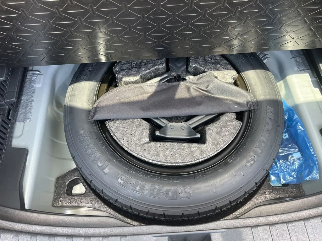 Used 2025  Toyota XLE image 32