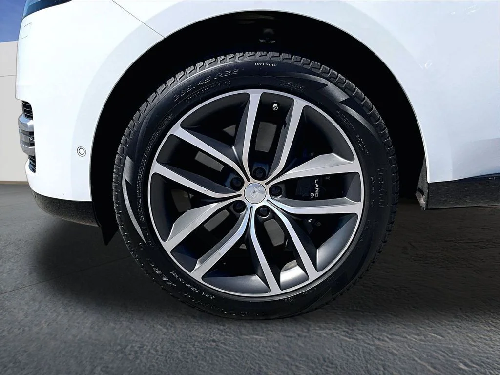Used 2025 White Land Rover Autobiography image 11