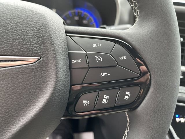 New 2026 Diamond Black Crystal Pearl-Coat Exterior Paint Chrysler Select image 26