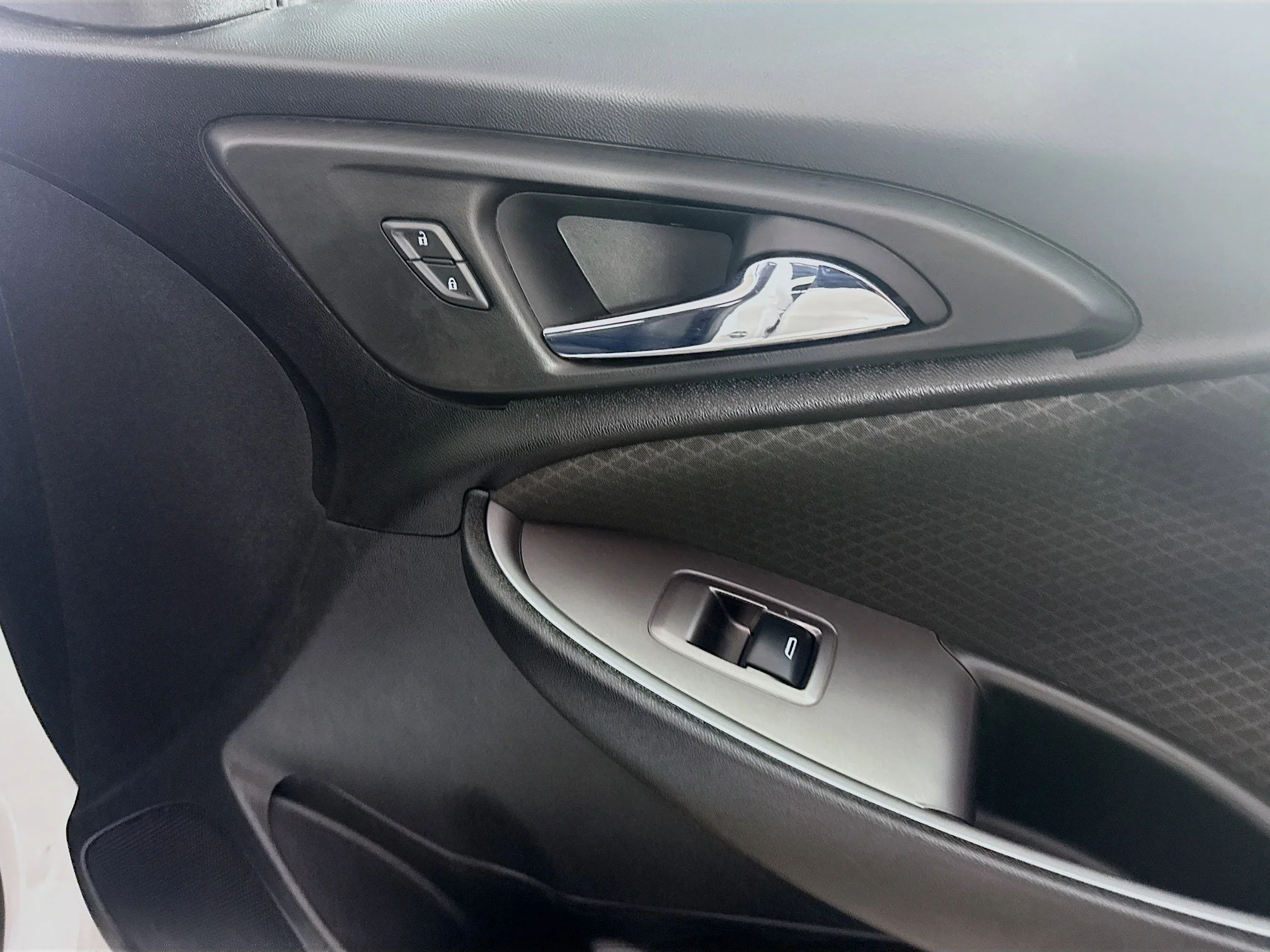 Used 2019 Summit White Chevrolet LS image 27