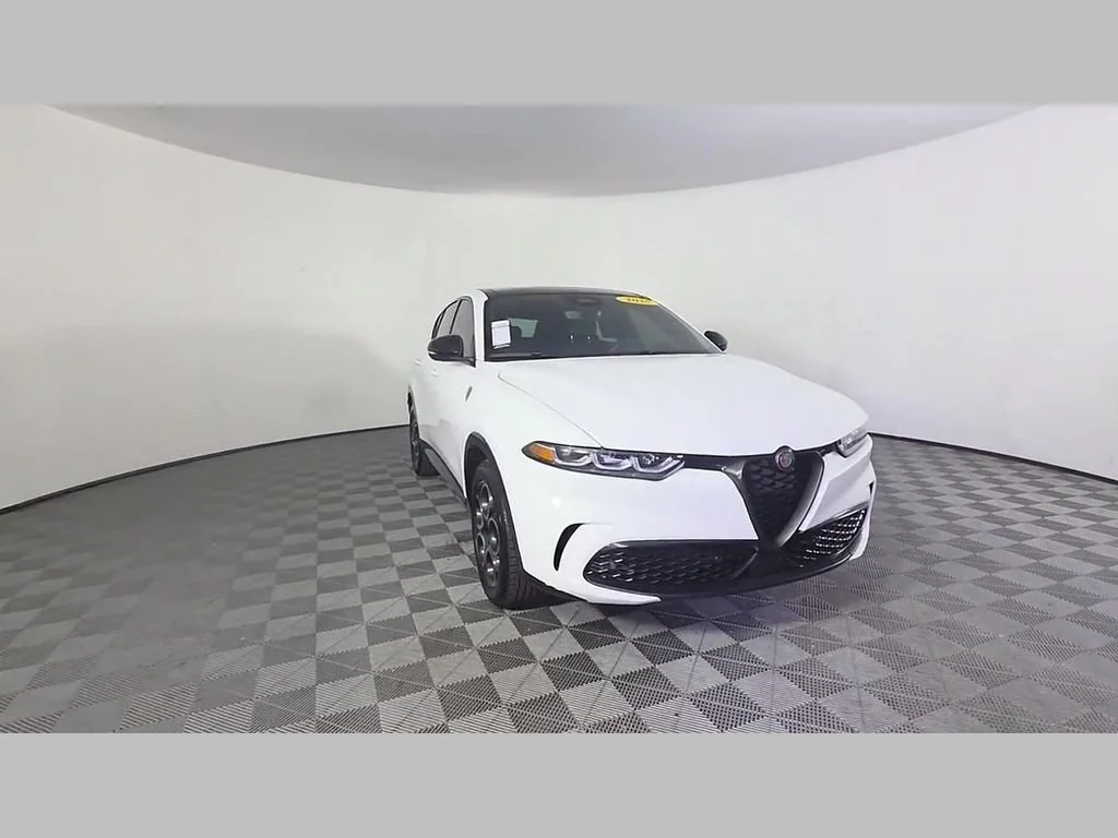 Used 2025 Milano White Alfa Romeo Base image 51
