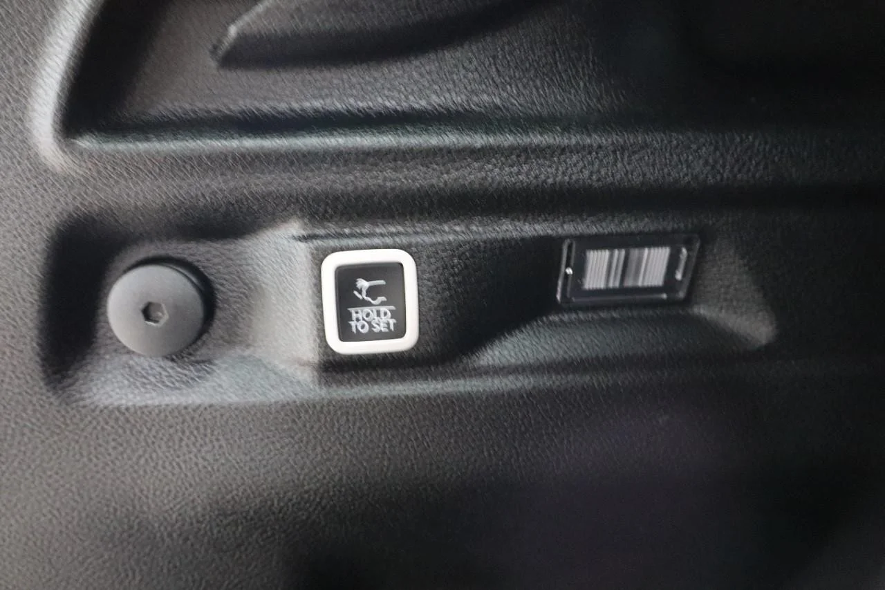 Used 2021 Silver Zynith Jeep Limited image 35