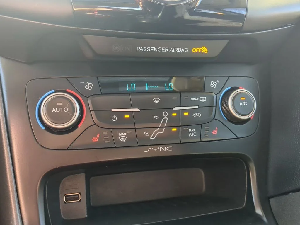 Used 2018 Red Ford SEL image 29