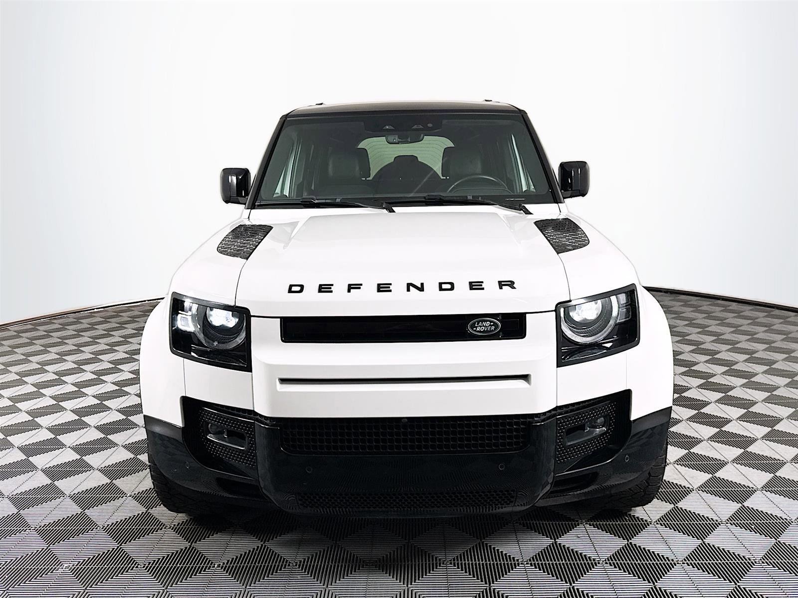 2024 Land Rover Defender 110 X-Dynamic SE photo 2