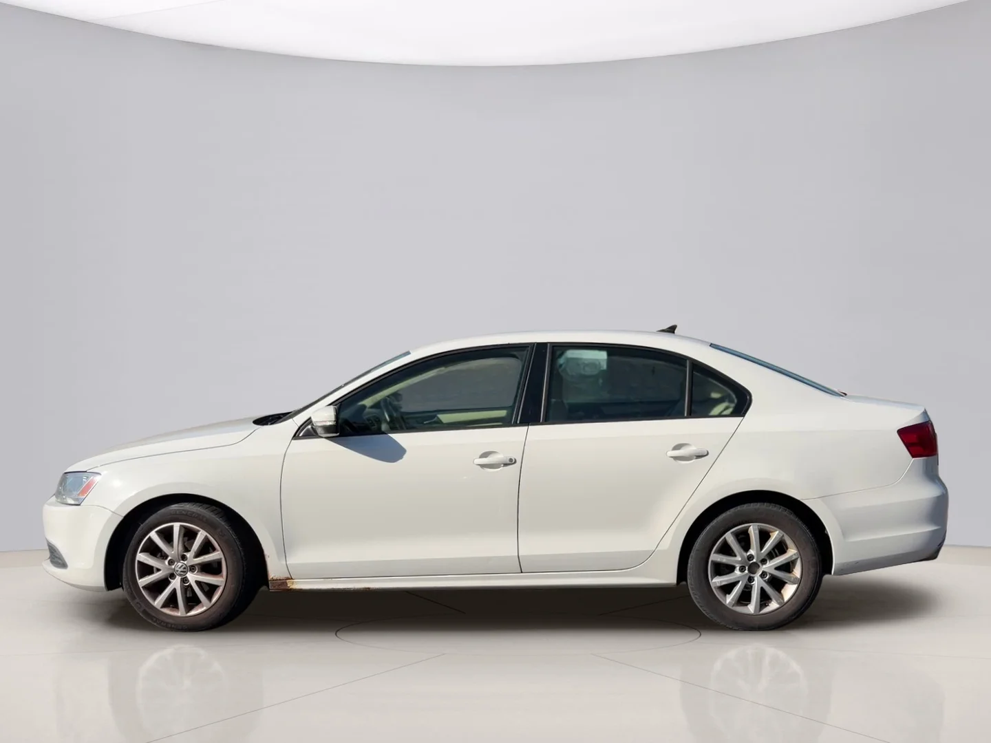 Used 2012 White Volkswagen SE image 2