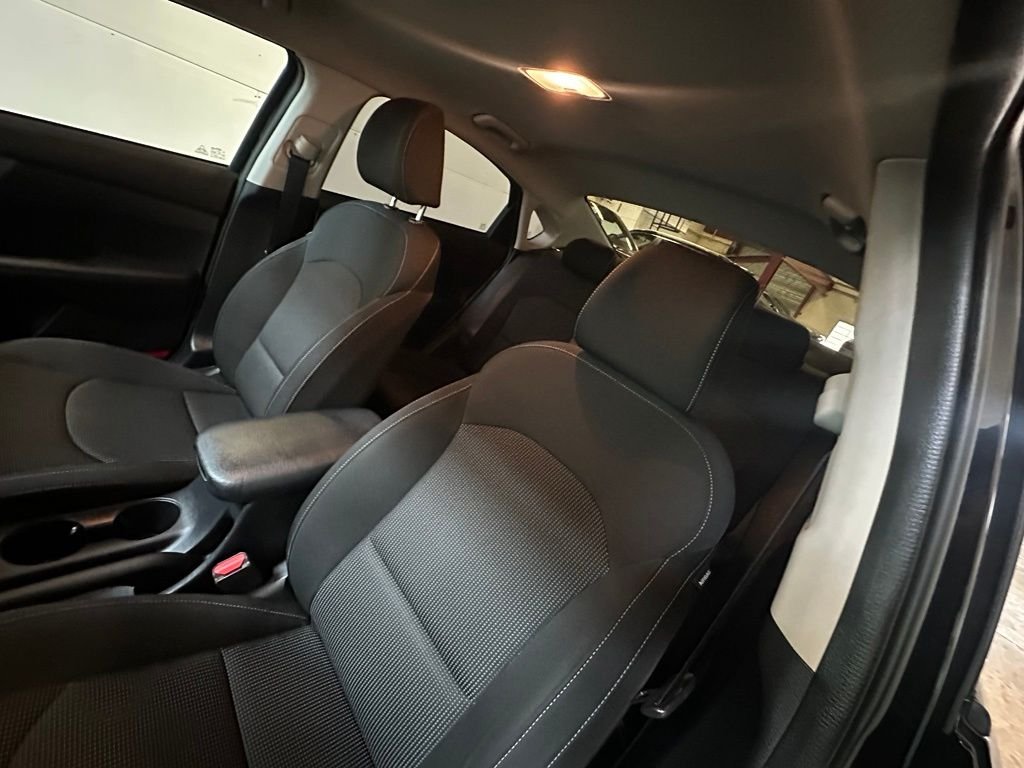 Used 2021 Black Kia LXS image 9