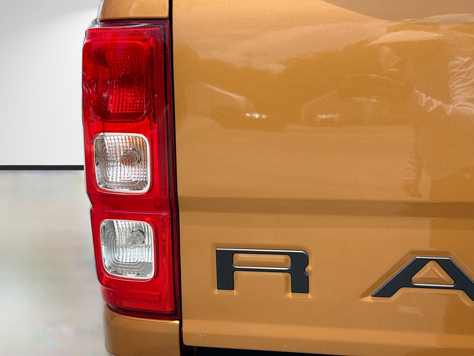 Used 2019 Saber Metallic Ford XL image 10