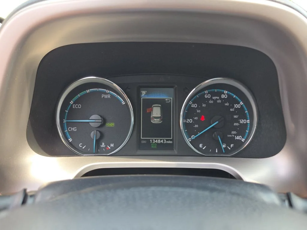 Used 2016 White Toyota XLE image 14