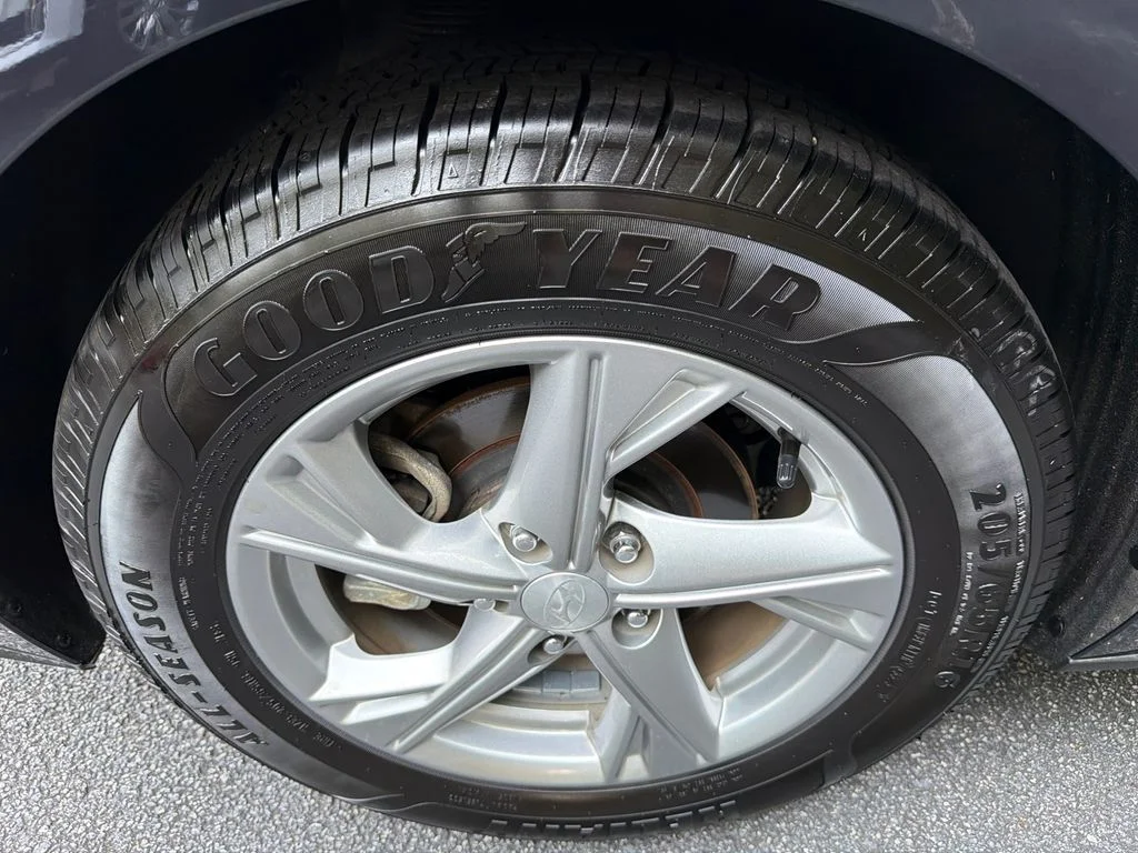 Used 2023 Blue Hyundai SE image 17