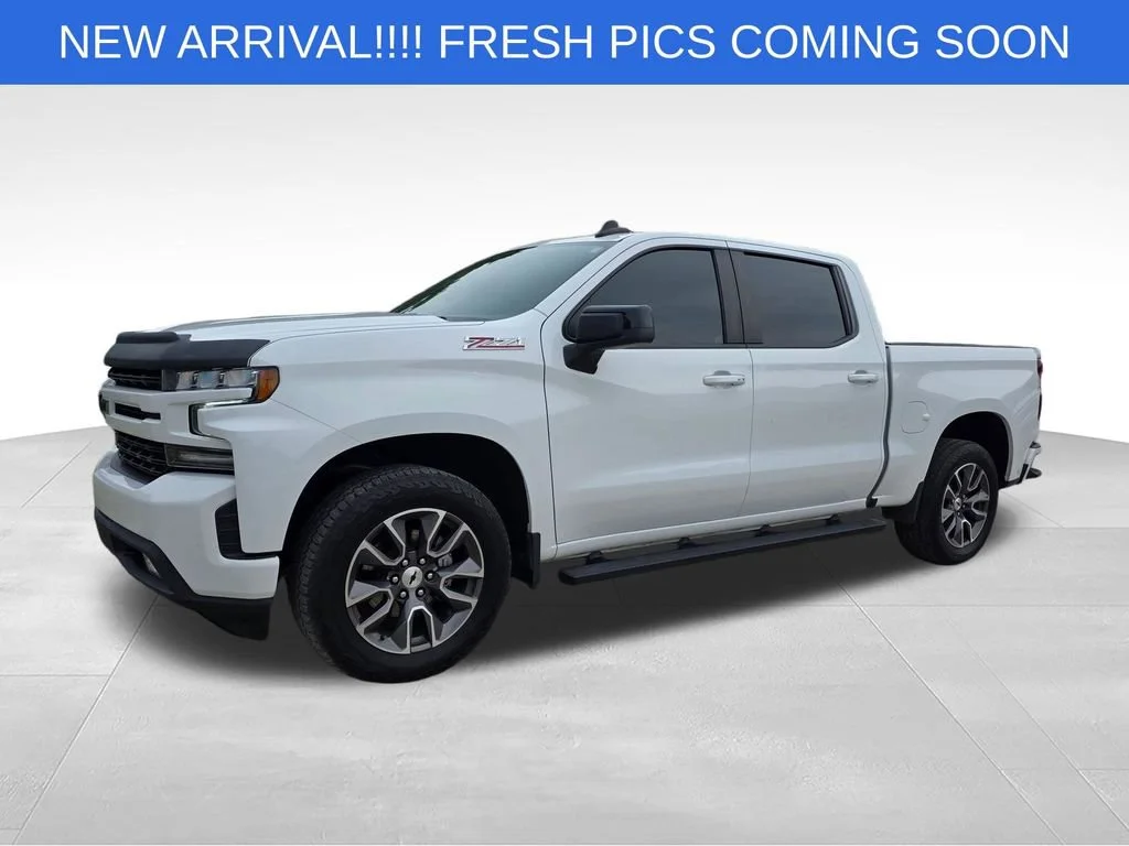 Used 2022 Summit White Chevrolet RST image 2