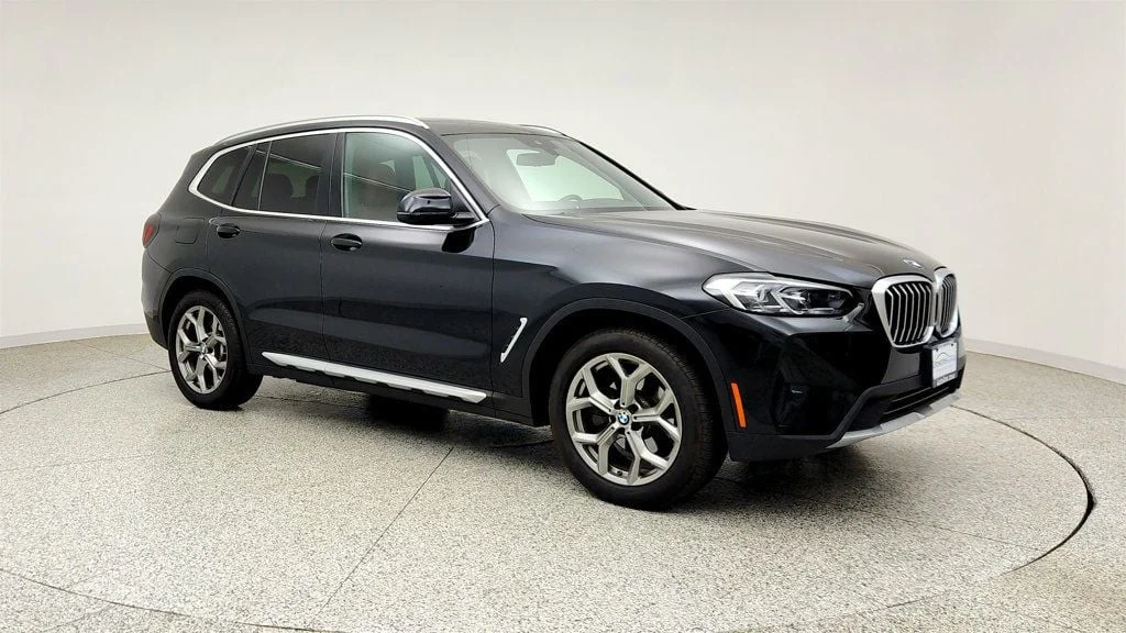 Used 2022 Black Sapphire Metallic BMW xDrive30i SAV w/ Premium Package 2 & Live Cockpit Pro image 3