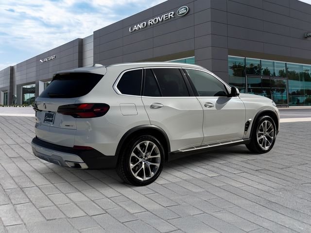Used 2026 White BMW sDrive40i image 5