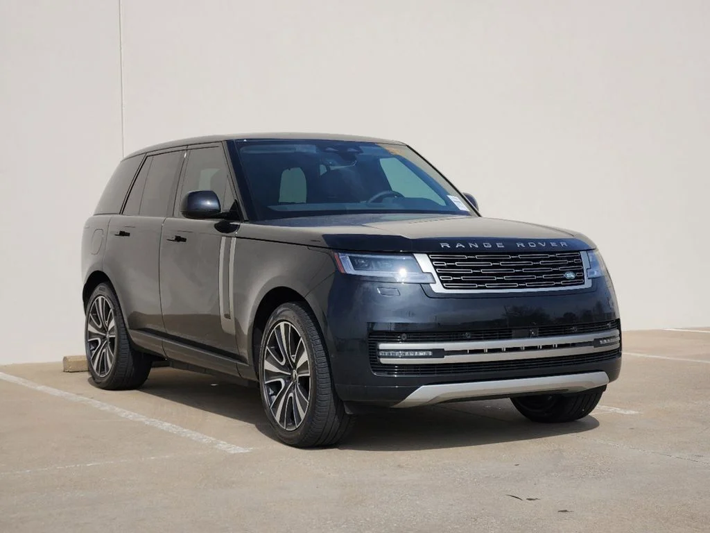 Used 2025 Black Land Rover SE image 2