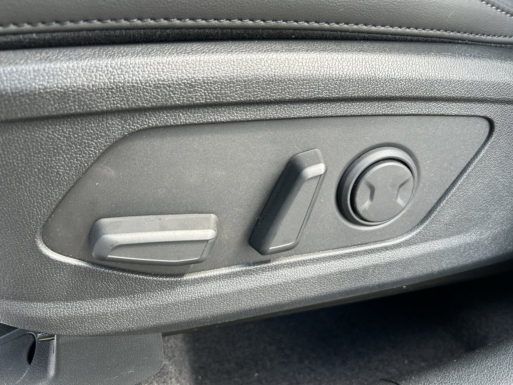New 2026 Glacial White Pearl Kia EX image 18