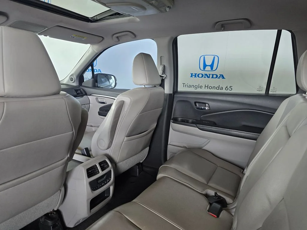 Used 2016 Silver Honda EX-L image 29