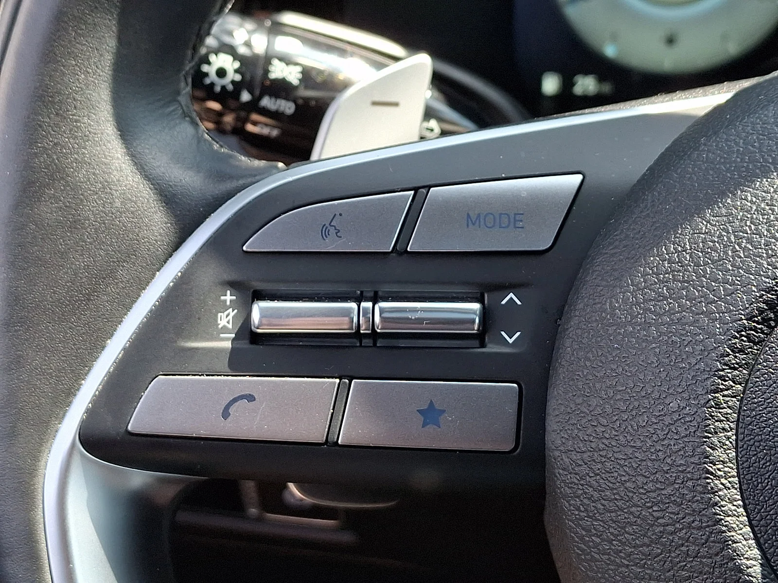 Used 2025 Emerald Hyundai Calligraphy image 23
