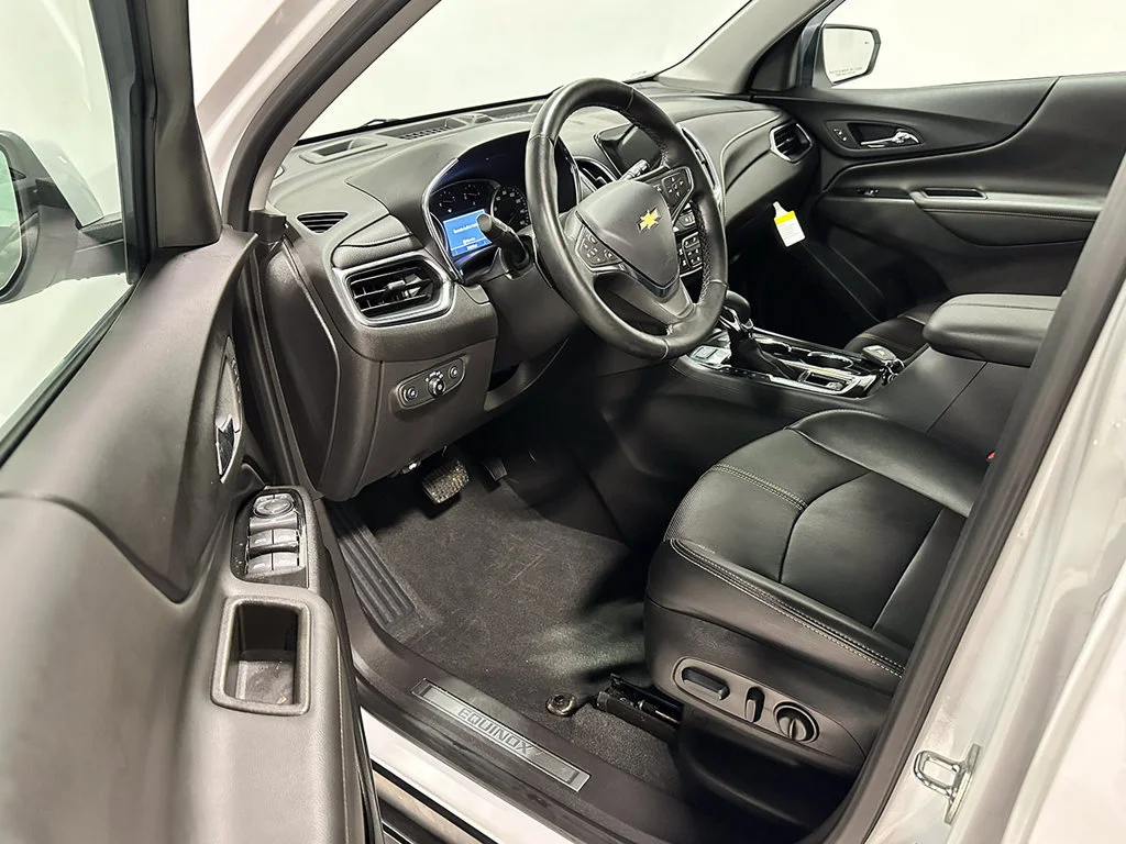 Used 2024 Summit White Chevrolet Premier image 21